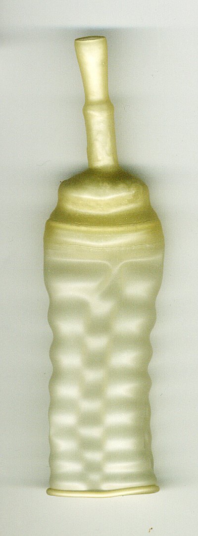 An upright condom catheter