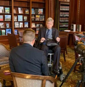 Sam Sullivan speaking with Simon in library